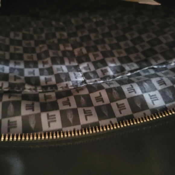 LONDON FOG!Brand New!! Tote! - Picture 5 of 9